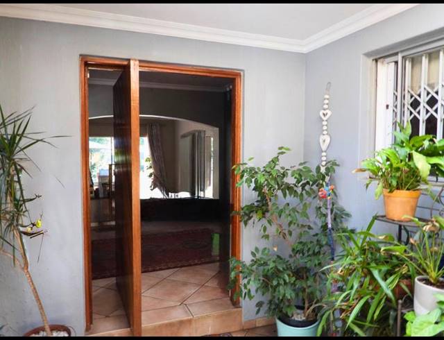 4 BEDROOM HOUSE FOR SALE IN SANDOWN ESTATE
